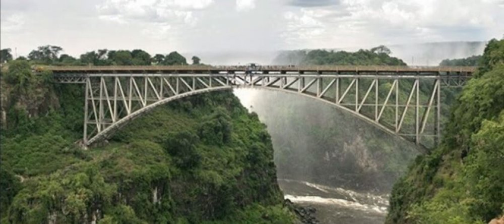 הגשר בין זימבבואה וזמביה בויקטוריה פולס
